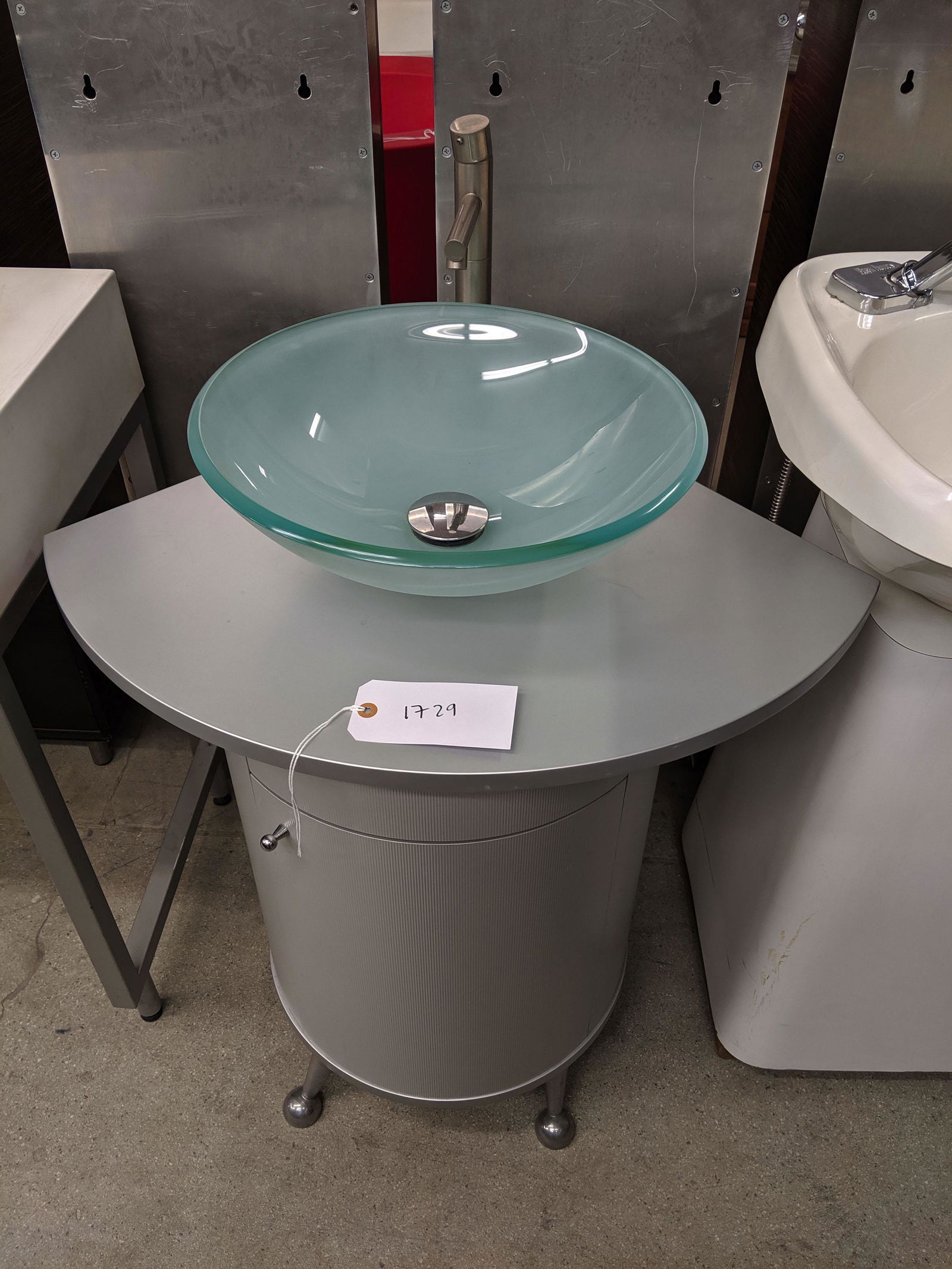 Corner Sink (1 of 1)