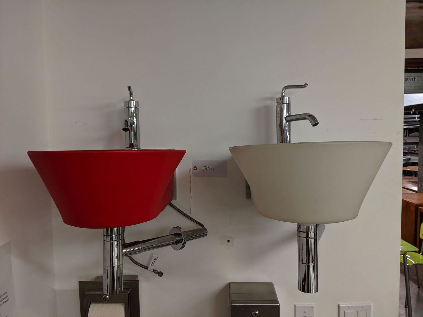 Wall Mounted Sinks (1 of 1)