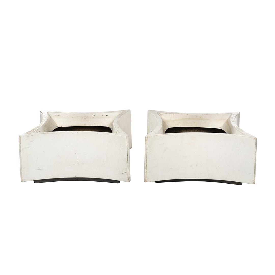 Marilyn Kay Austin Fiberglass Planters (2) (1 of 5)