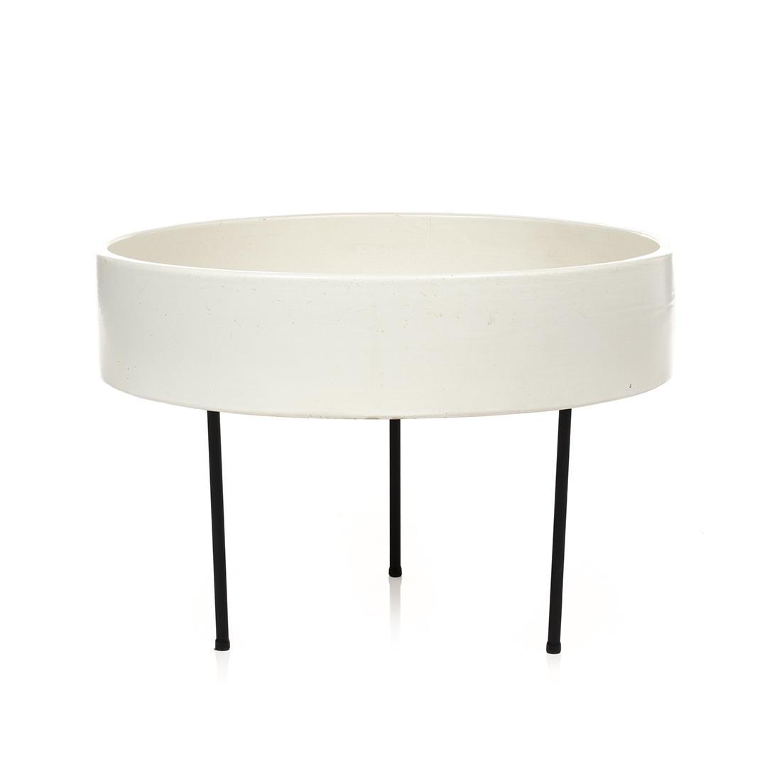 LaGardo Tackett Low Planter on Stand (1 of 5)