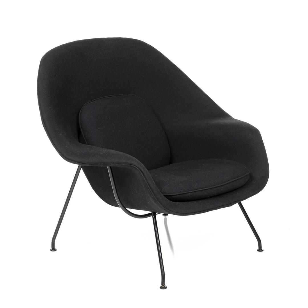 Eero Saarinen Womb Chair: Womb lounge chair with black wool upholstery and black painted frame by Eero Saarinen for Knoll International, 1990s. Underside with paper Knoll label.