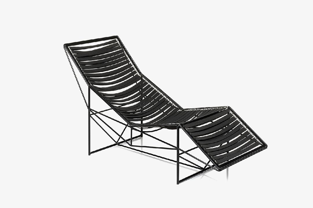 Paolo Passerini Claire Longue Chaise: Painted metal Claire chaise lounge by Paolo Passerini for Uvet Dimensioni, Italy, ca. 1971.