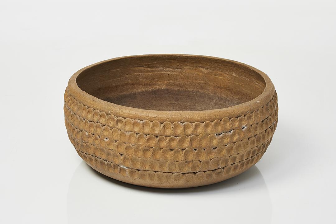 Stan Bitters Low Thumb Pot: Large, low thumb pot by Stan Bitters, 1970s. Interior marked with "WM3 RI".