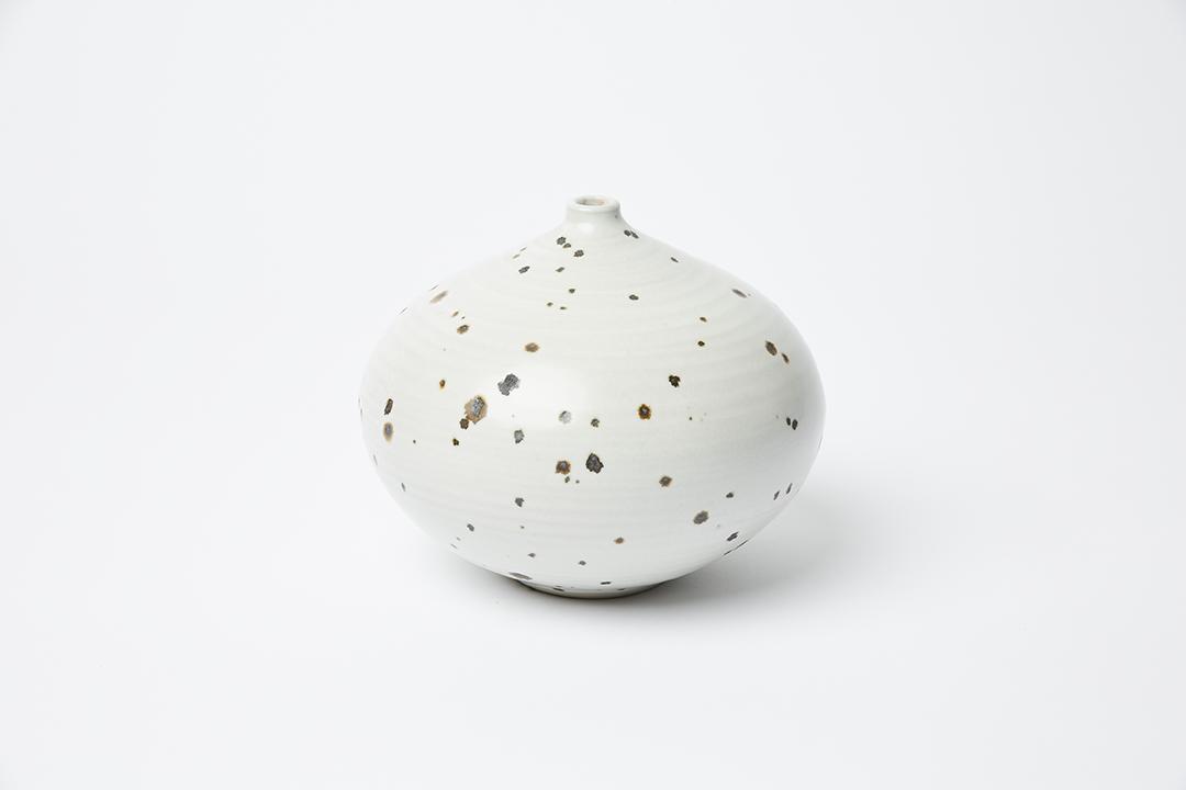 Otto and Vivika Heino Speckled Weed Pot: Speckle glazed weed pot by Vivika and Otto Heino, 1991. Underside incised with Vivika + Otto and '91.