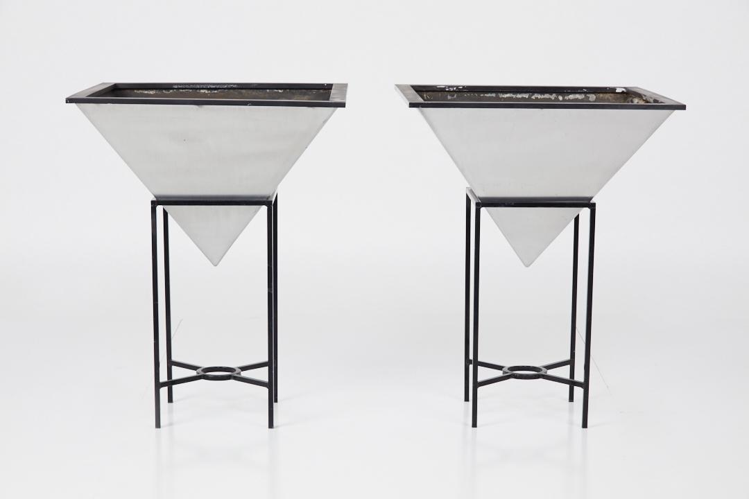 Postmodern, Raised Planters (2) (1 of 12)