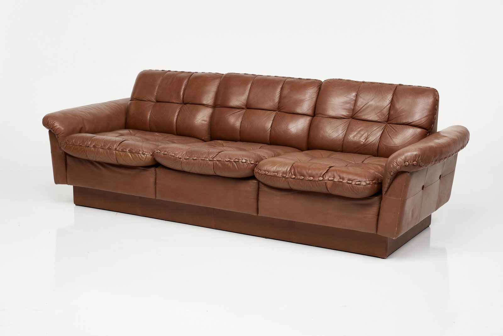 De Sede, Sofa: De Sede Sofa, 1980s Leather. Manufactured by De Sede, Switzerland. 28" H x 86" W x 34" D