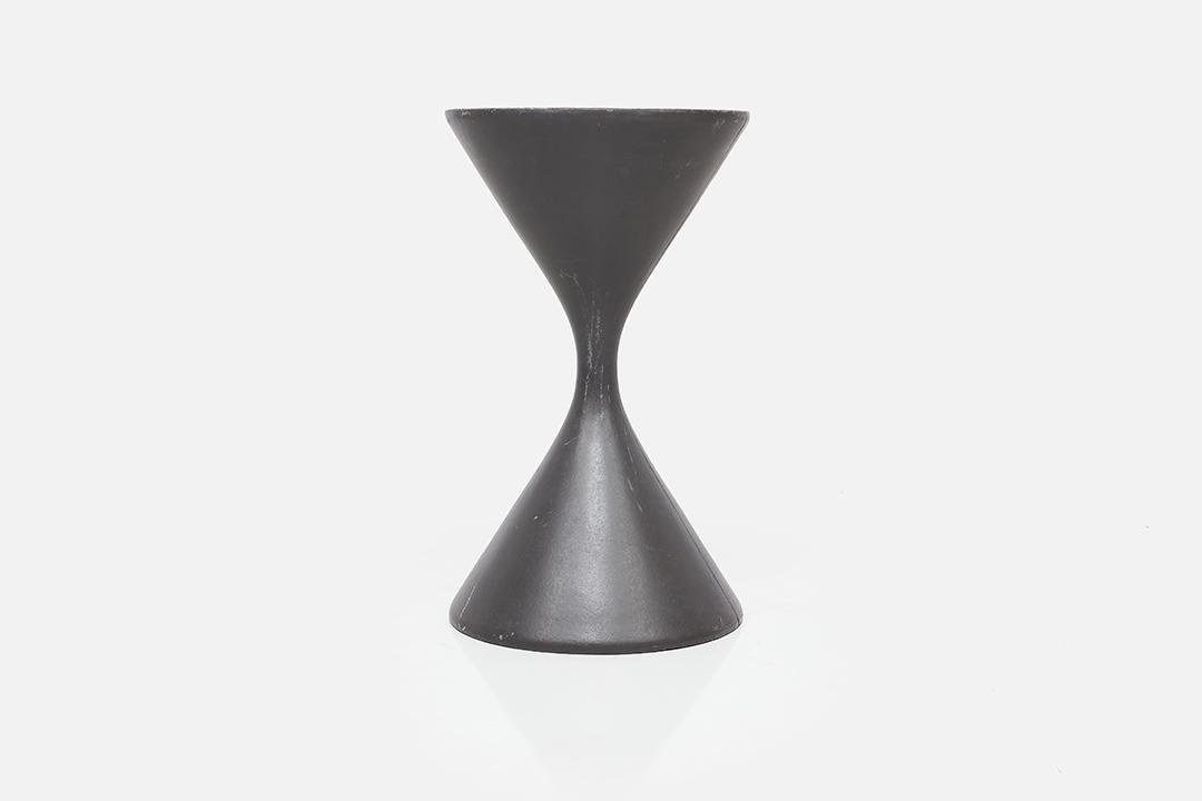 Willy Guhl Style, Fiberglass Planter: Willy Guhl Style Hourglass planter, 1960s Painted fiberglass. Manufactured in France 36.5" H x 21" Diameter