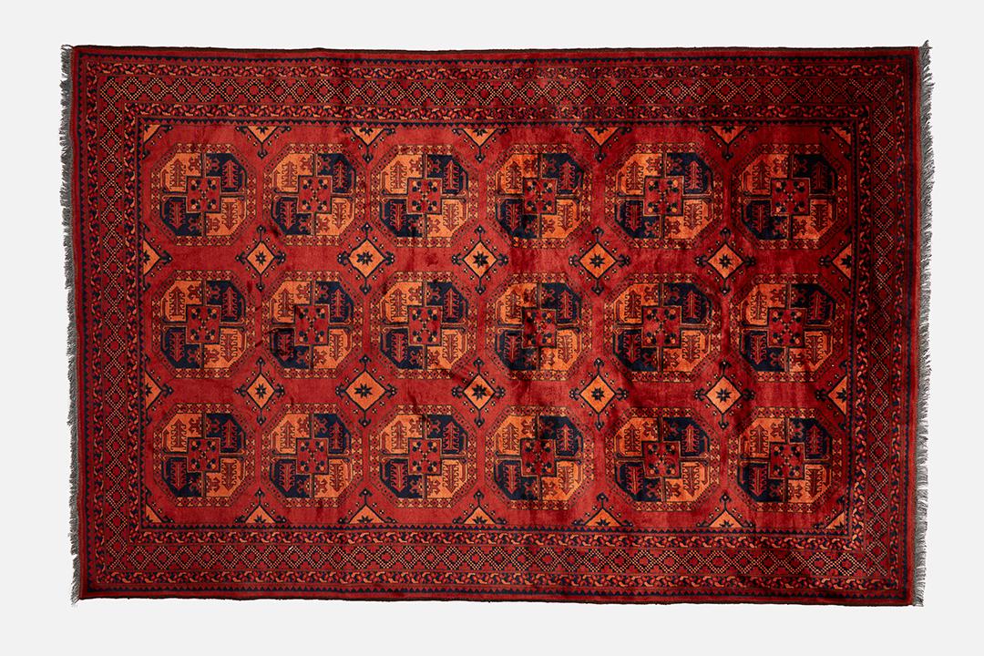 Decorative Rust Area Rug - 9' 10" x 6' 6": Decorative rust area rug Hand-woven wool. 118" x 78"