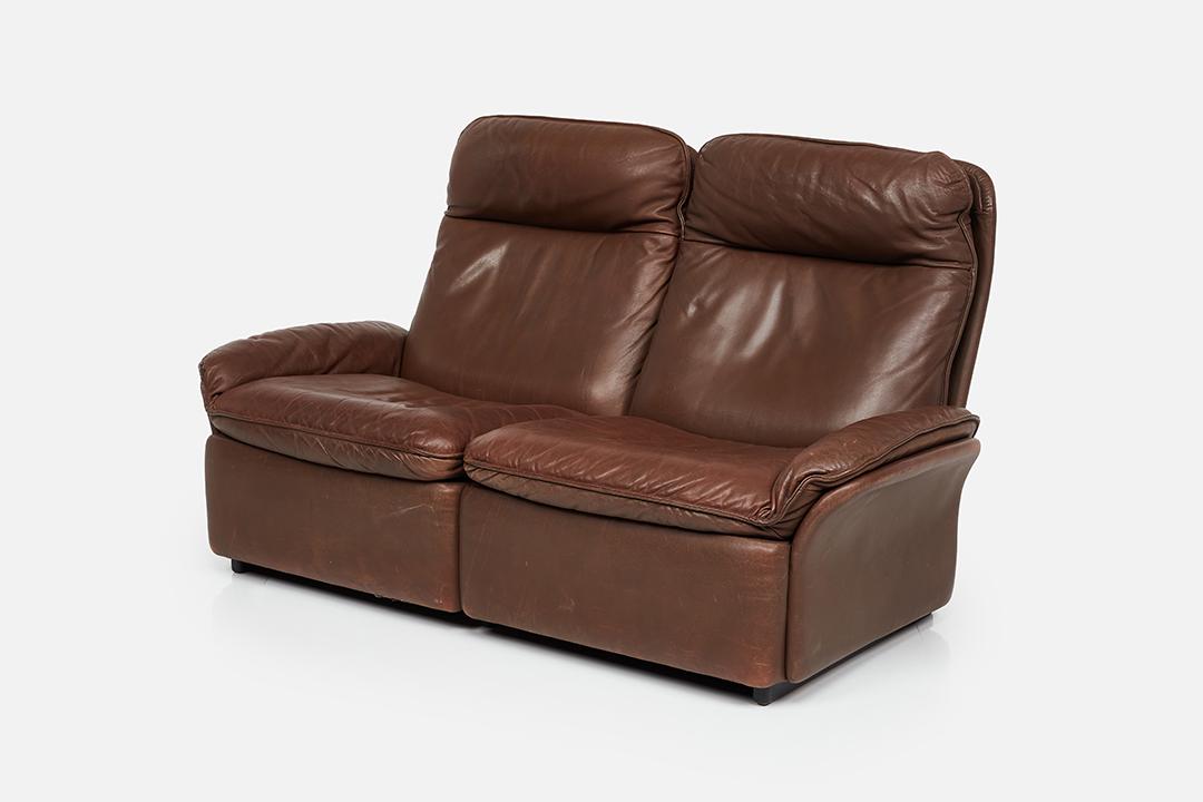 De Sede, Settee: De Sede Settee, 1970s Leather. Manufactured by de Sede, Switzerland. Underside of cushions with manufacturer's branded decking. 34" H x 58" W x 32" D