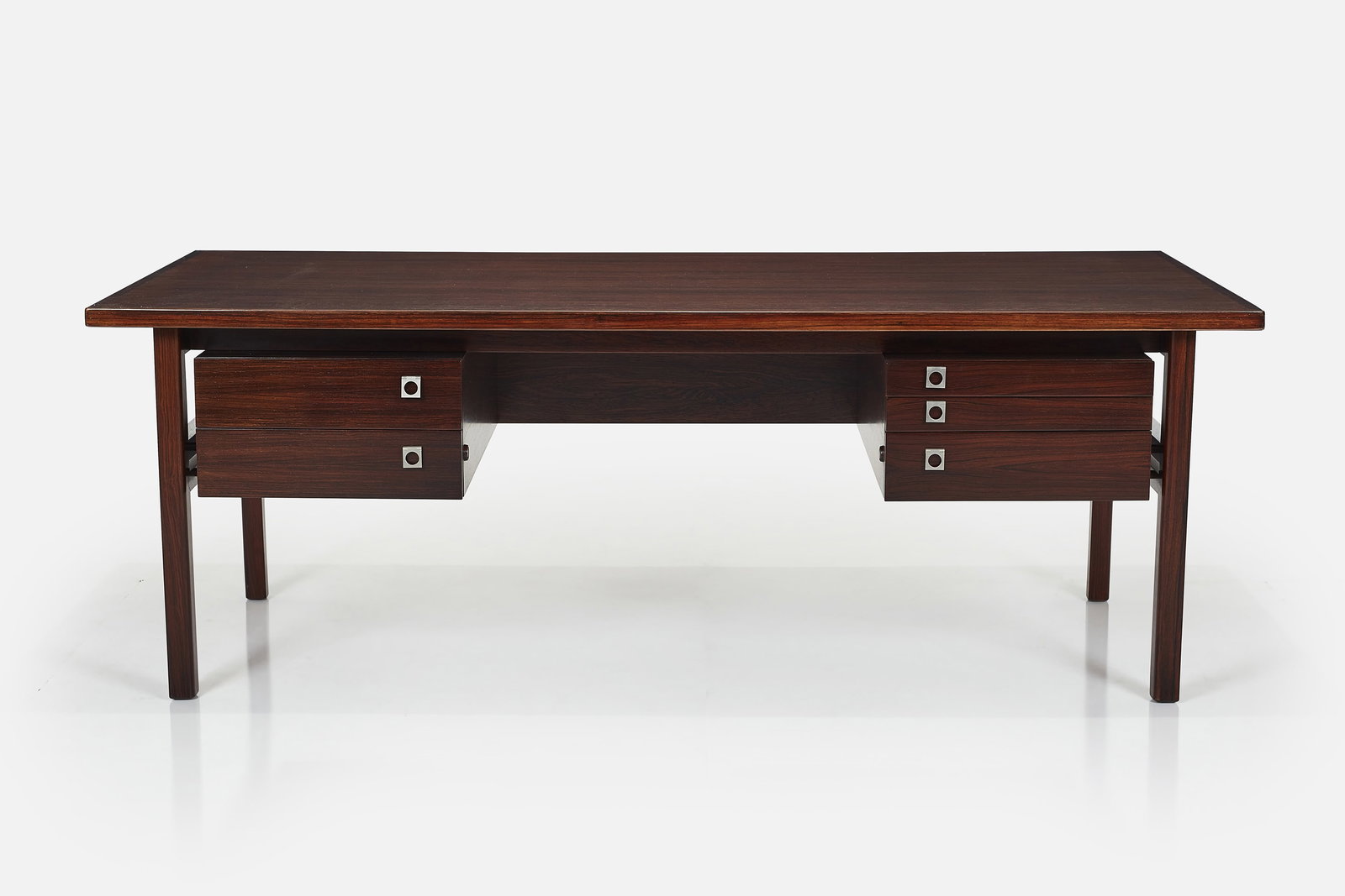 Arne Vodder, Executive Desk (1 of 17)