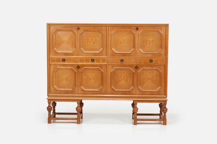 Henning Kjaernulf Style, Raised Sideboard