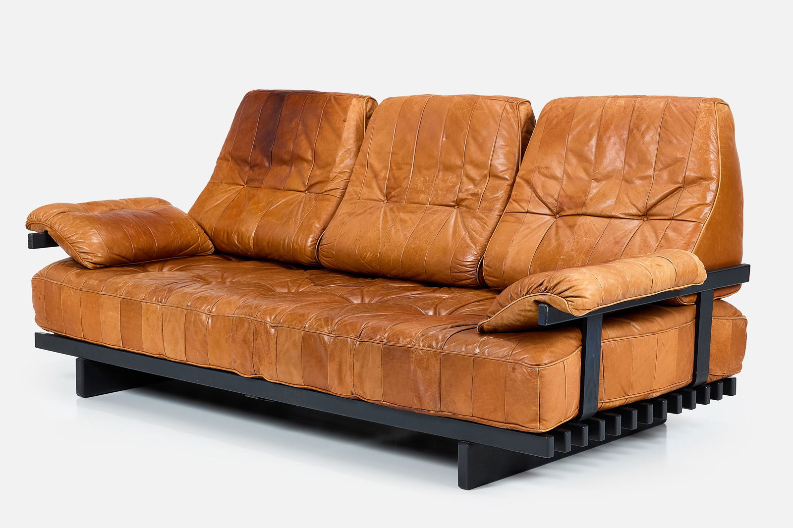 de Sede, DS-80 Daybed: DE SEDEDaybed, model no. DS-80, 1970Leather, lacquered wood. Manufactured by de Sede, Switzerland. 15" H x 77" W x 34" D
