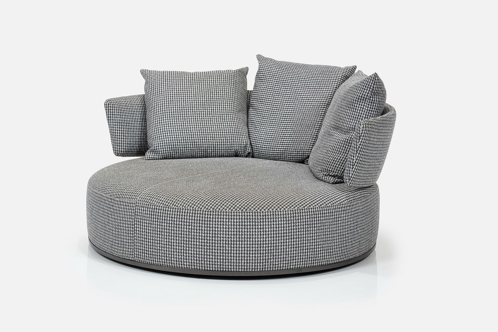Antonio Citterio, Large 'Amoenus' Swivel Chaise: ANTONIO CITTERIOLarge 'Amoenus' swivel chaise, ca. 2020Fabric, die-cast aluminum. Manufactured by B&B Italia, Italy.Seam with manufacturer's label. 28.75" H x 66.75" D