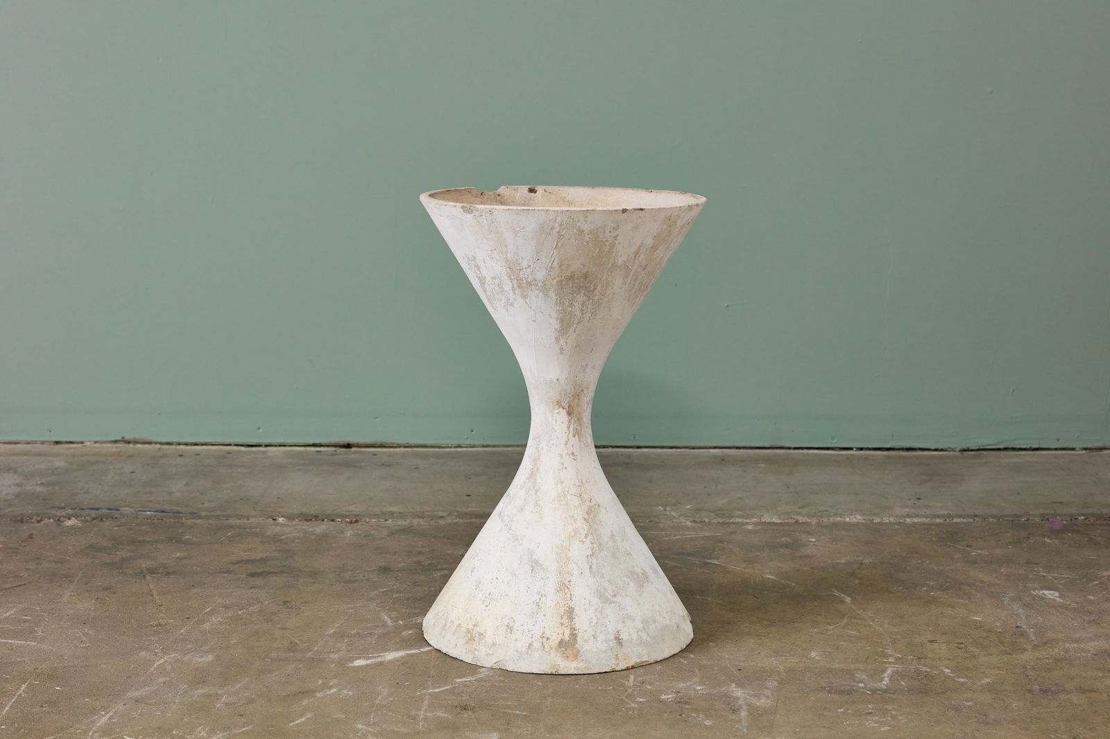Willy Guhl, Hourglass Planter (1 of 8)