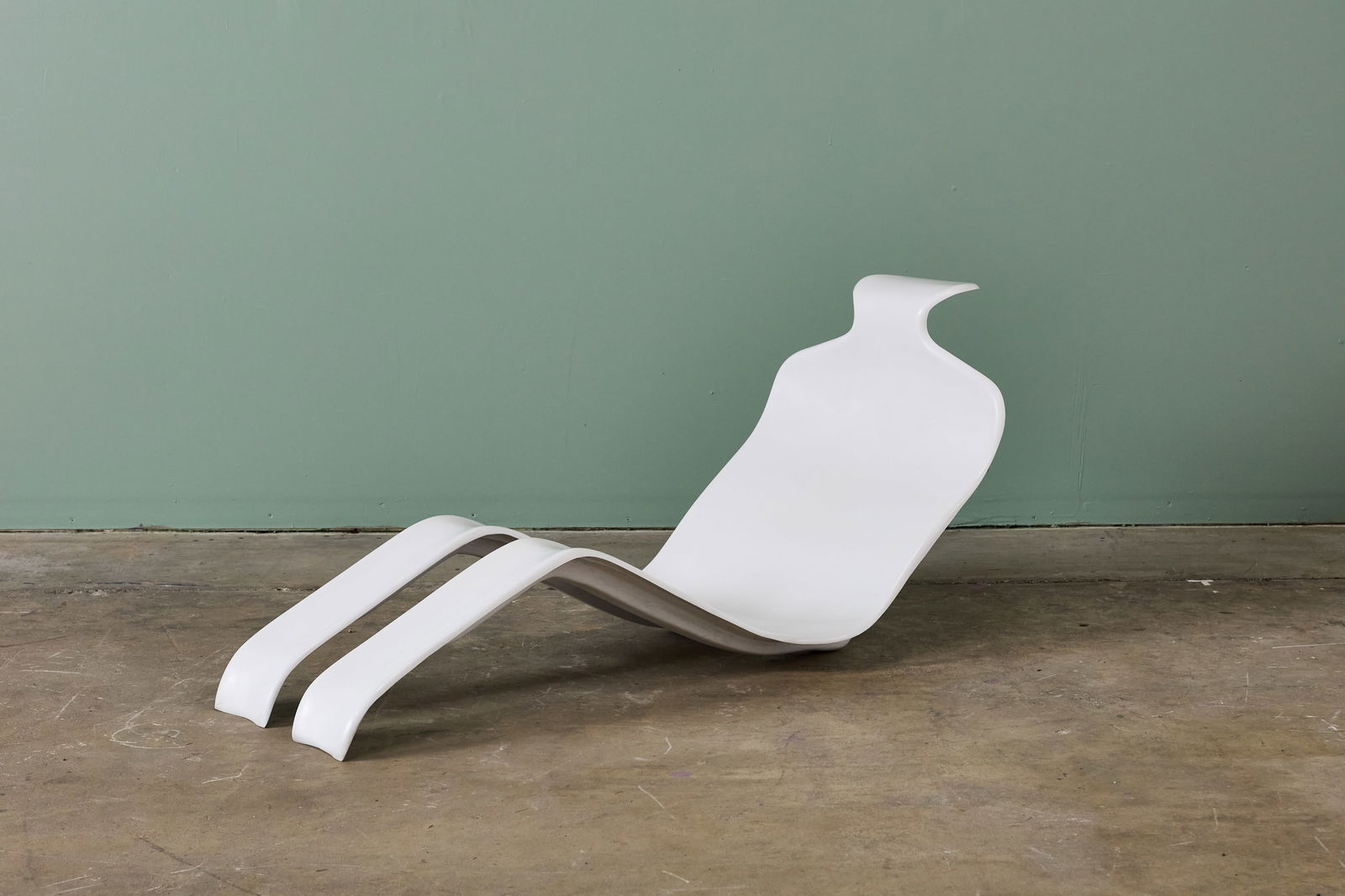 Olivier Mourgue, 'Bouloum' Chaise Lounge: OLIVIER MOURGUE'Boaloum' chaise lounge, 1970sGel-coated fiberglass. Manufactured by Airborne International, France. 24" H x 24" W x 58" D