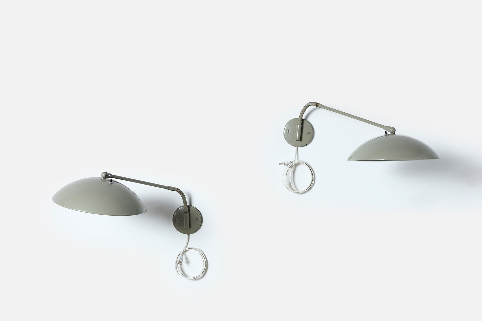 Kurt Versen, Gooseneck Sconces (2): KURT VERSEN Pair of gooseneck sconces, ca. 1948 Lacquered metal. Manufactured by Kurt Versen, USA. Canopy with manufacturer's label. Each: 12" H x 13.75" W x 26.5" D