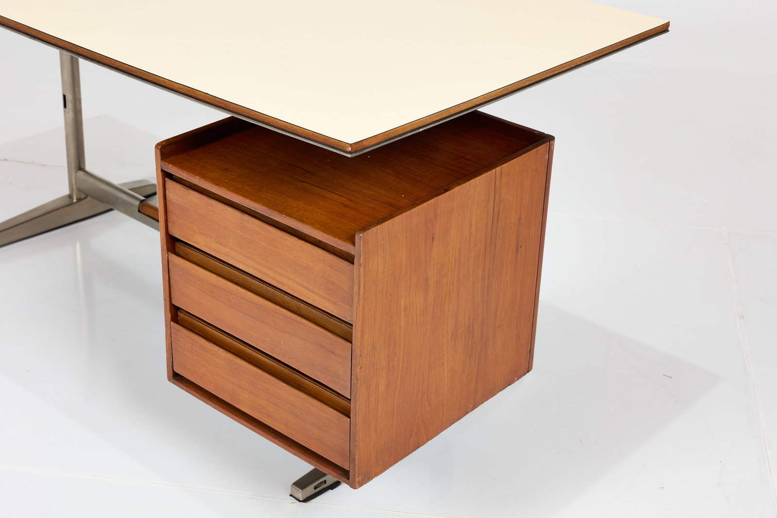 Gio Ponti, Desk - 9
