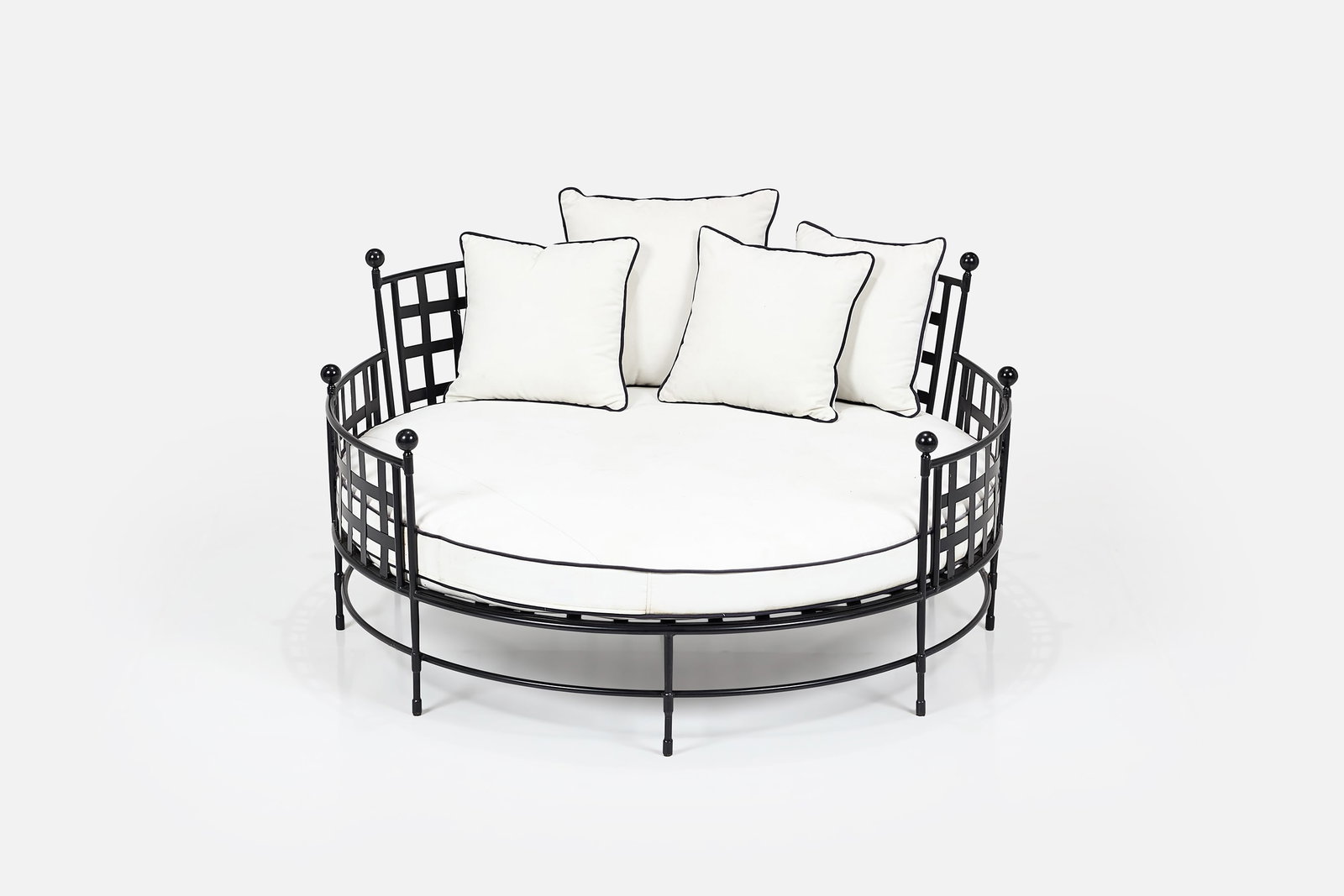 Mario Papperzini Style, Round Lounge Chair: MARIO PAPPERZINI STYLE Round lounge chair, 2010s Powder-coated aluminum, iron, fabric. 34" H x 65.5" Diameter