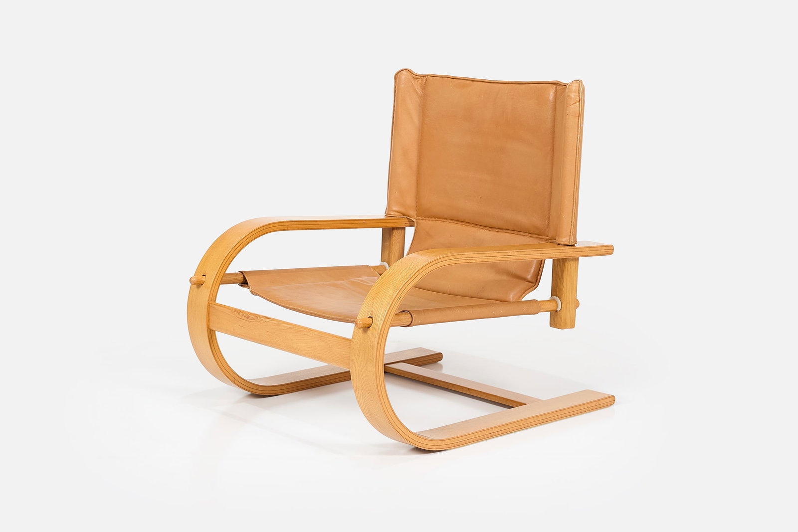 D'Urbino + Lomazzi + Mittermair, 'Scacciapensieri' Lounge Chair: DONATO D'URBINO + PAOLO LOMAZZI + THOMAS MITTERMAIR 'Scacciapensieri' lounge chair, 1970s Laminated oak, leather, oak. Manufactured by Poltronova, Italy. 35" H x 30.5" W