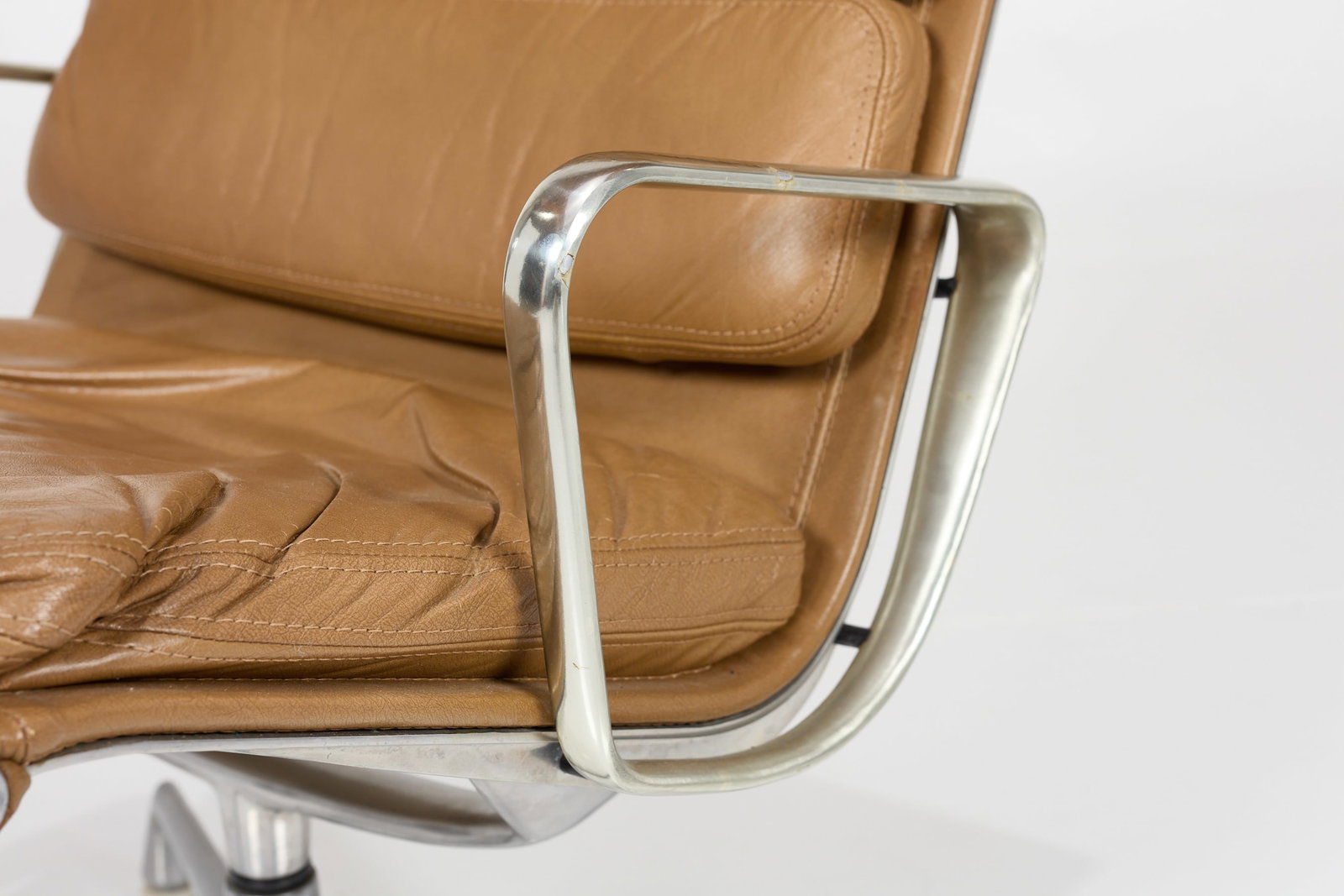 Charles + Ray Eames, 'Softpad' Lounge Chairs (2) - 4