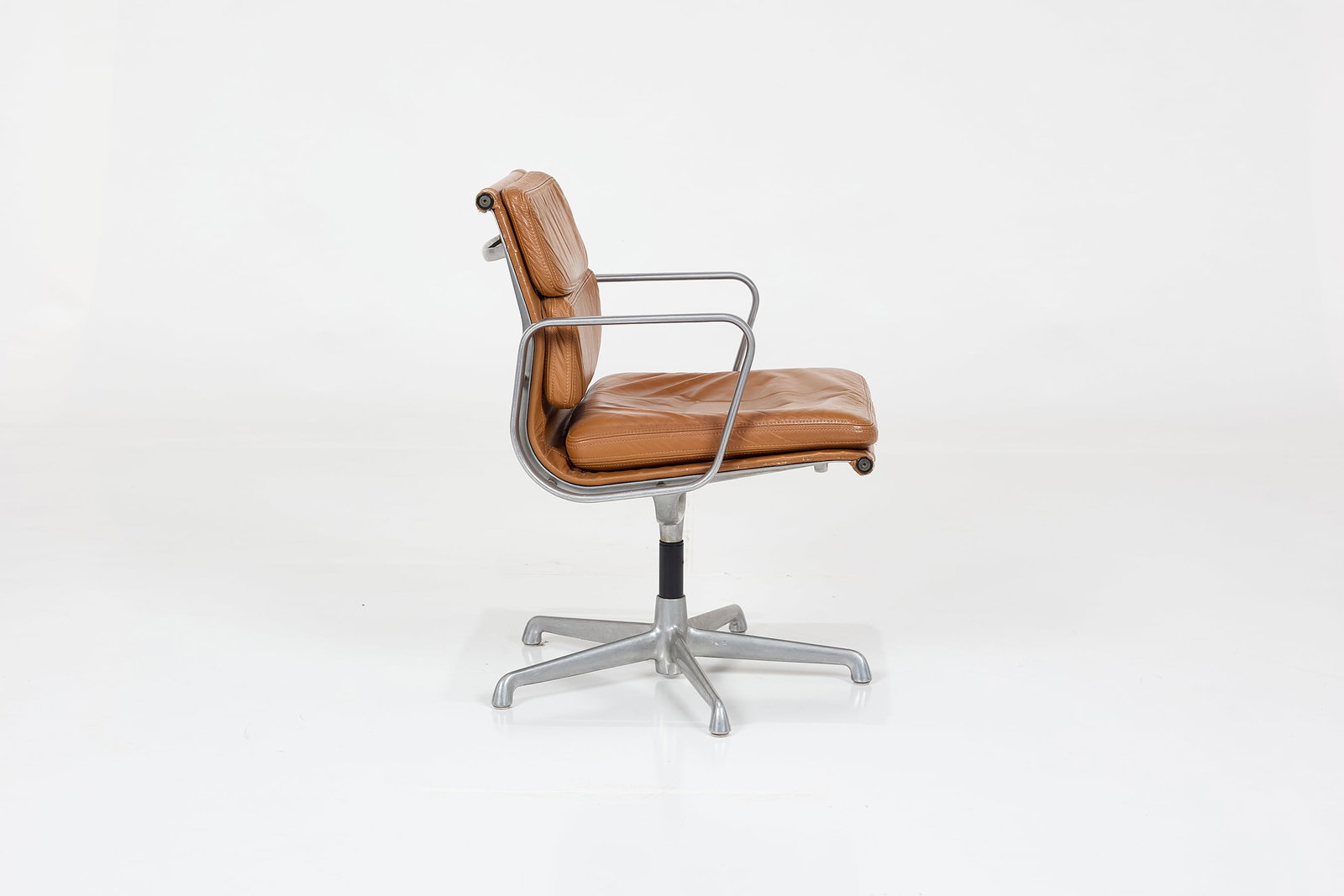 Charles + Ray Eames, 'Soft Pad' Chairs (3) - 3