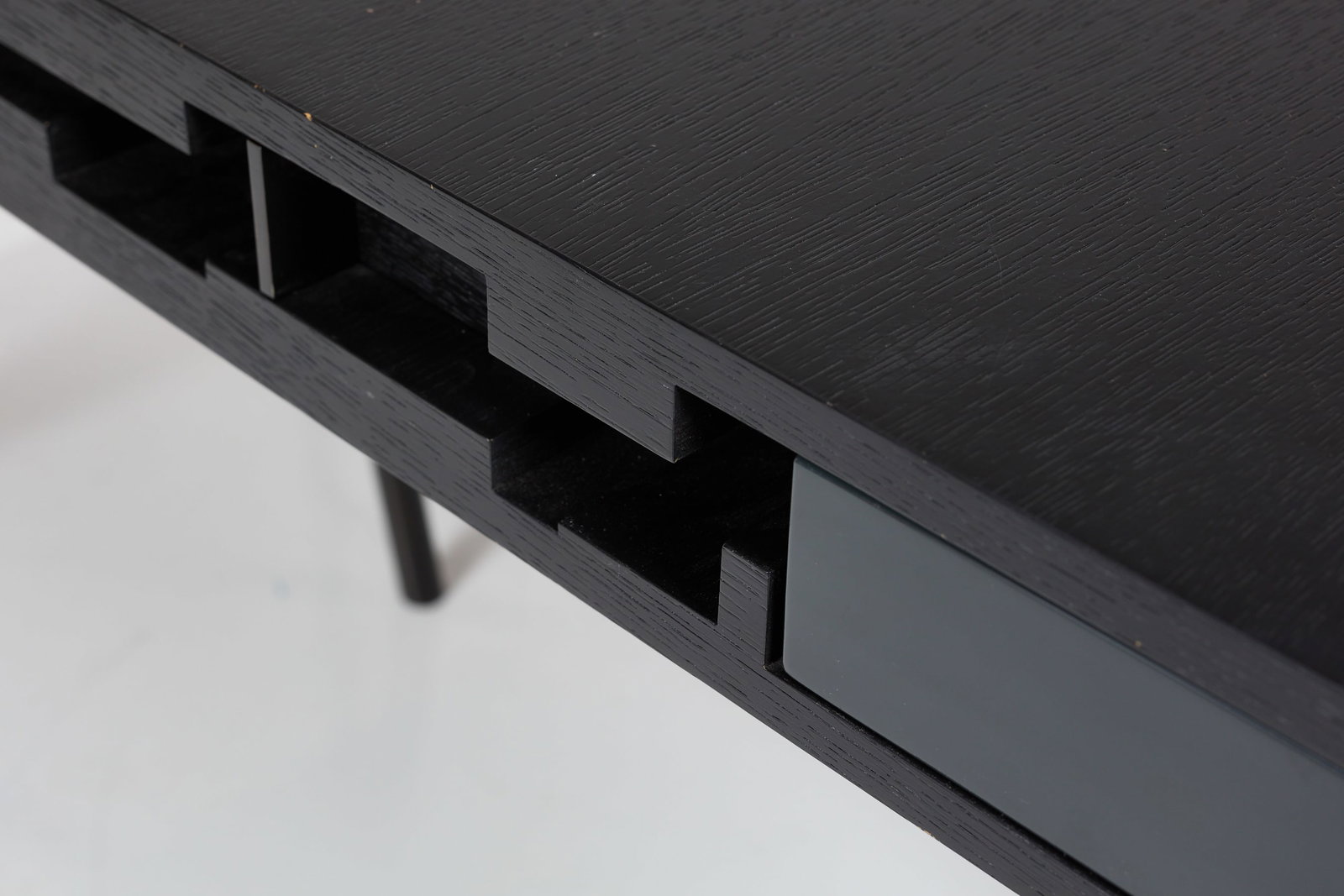 Caste, Desk - 10