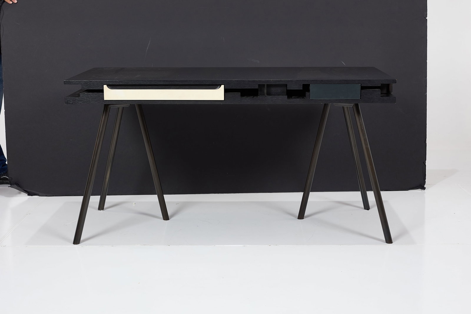 Caste, Desk - 4