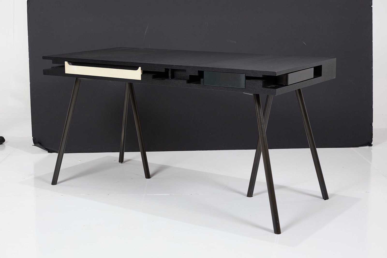 Caste, Desk - 5