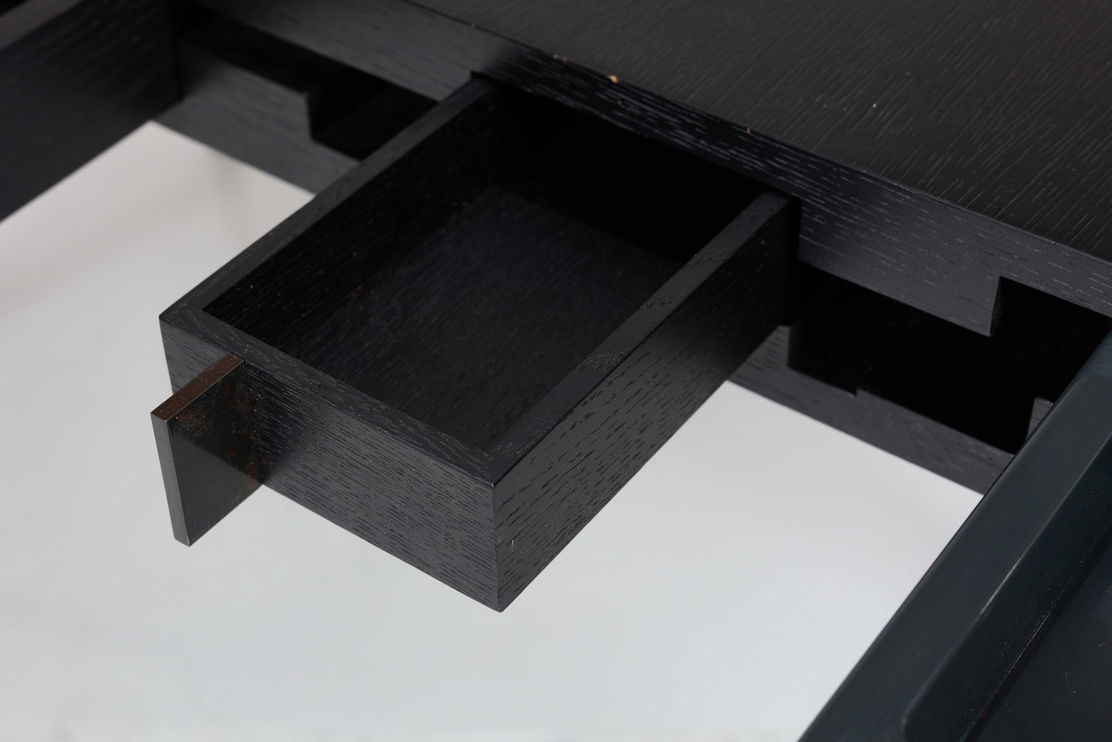 Caste, Desk - 7