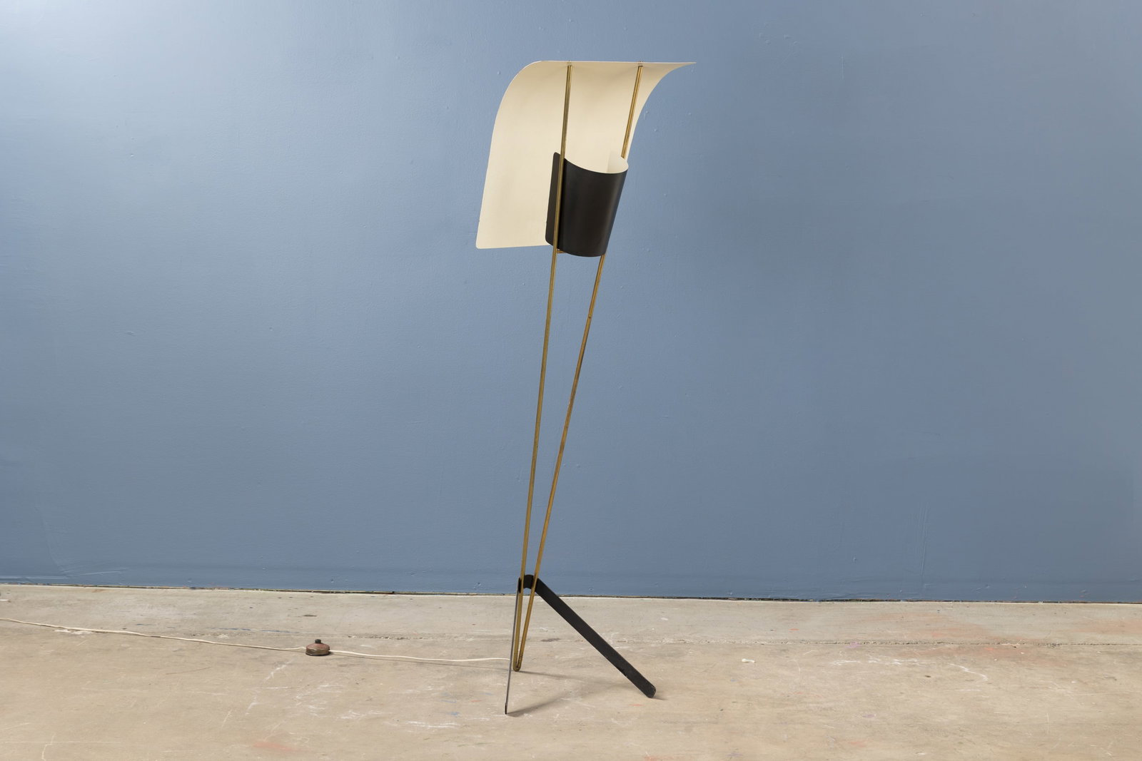 Pierre Guariche, 'Cerf-Volant' Floor Lamp: PIERRE GUARICHE 'Cerf-volant' floor lamp, model no. G30, 1954 Lacquered aluminum, brass. Produced by Pierre Disderot, France. 58" H x 16" W x 20" D