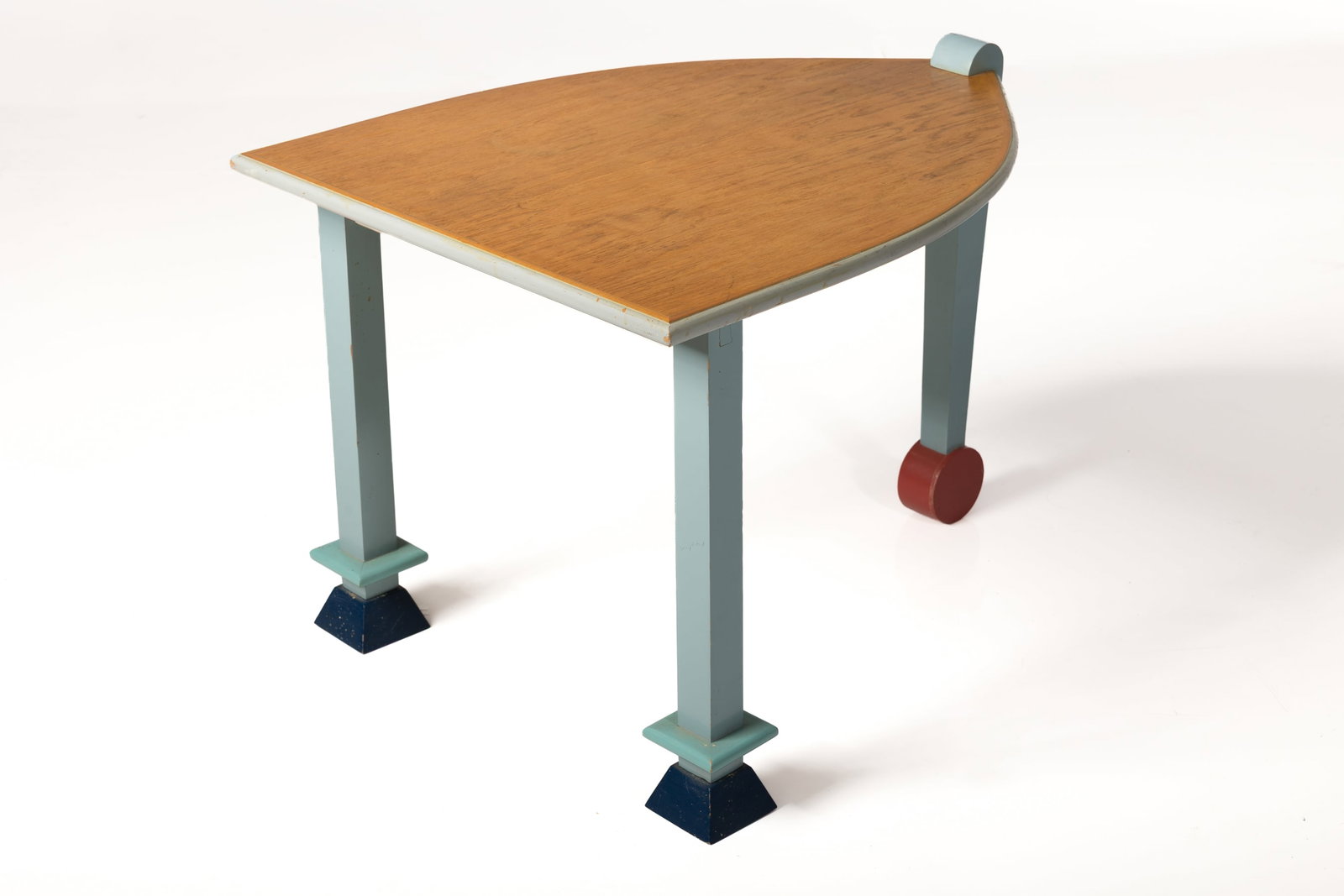 Postmodern, Shield-Shaped Side Table: POSTMODERN Shield-shaped side table, 1989 Oak, lacquered wood. Studio-made, TX. Underside signed "Drk Hedgepeth / ...,TX 1989". 18" H x 20" W x 25.5" D