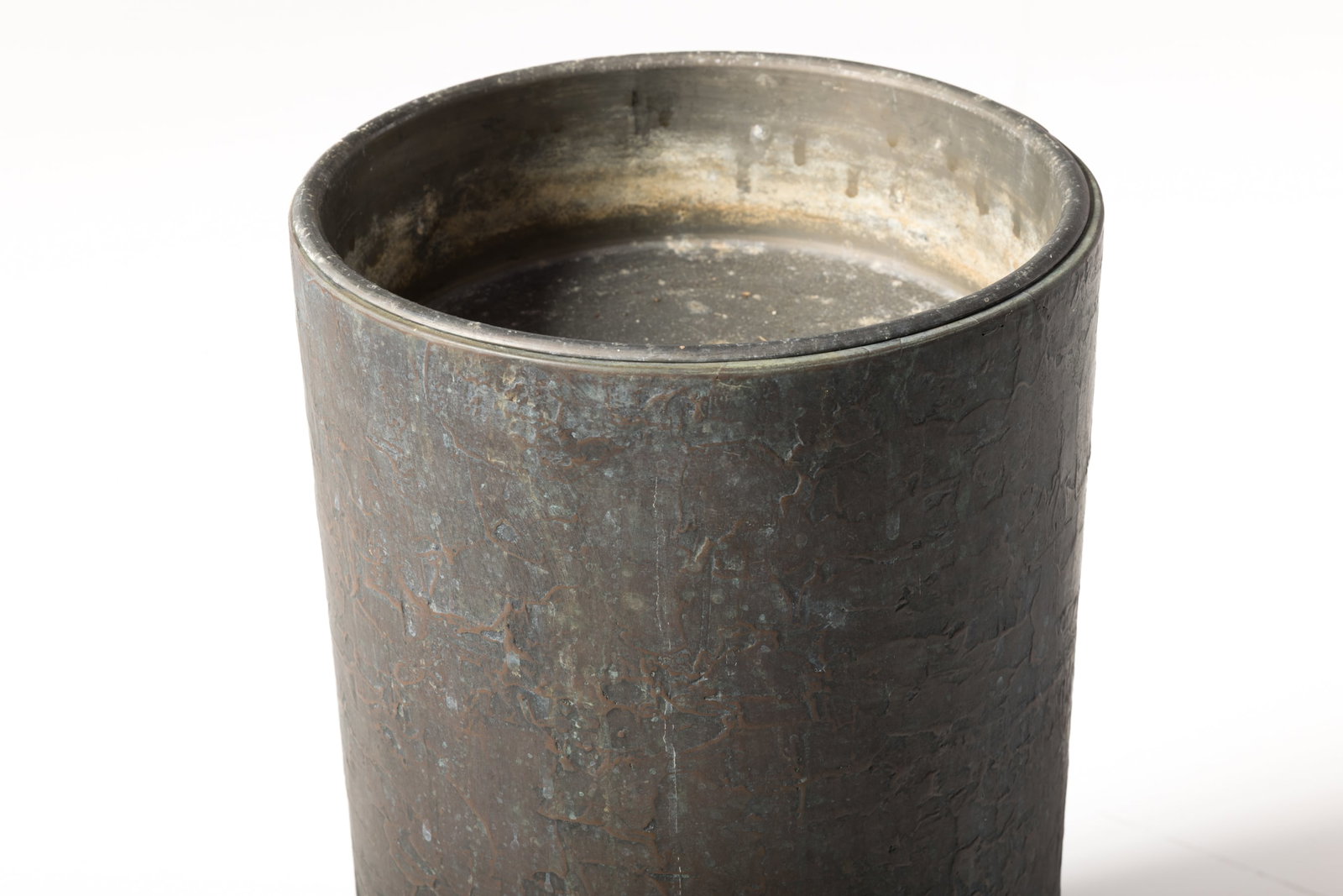 Forms + Surfaces, Urn - 2