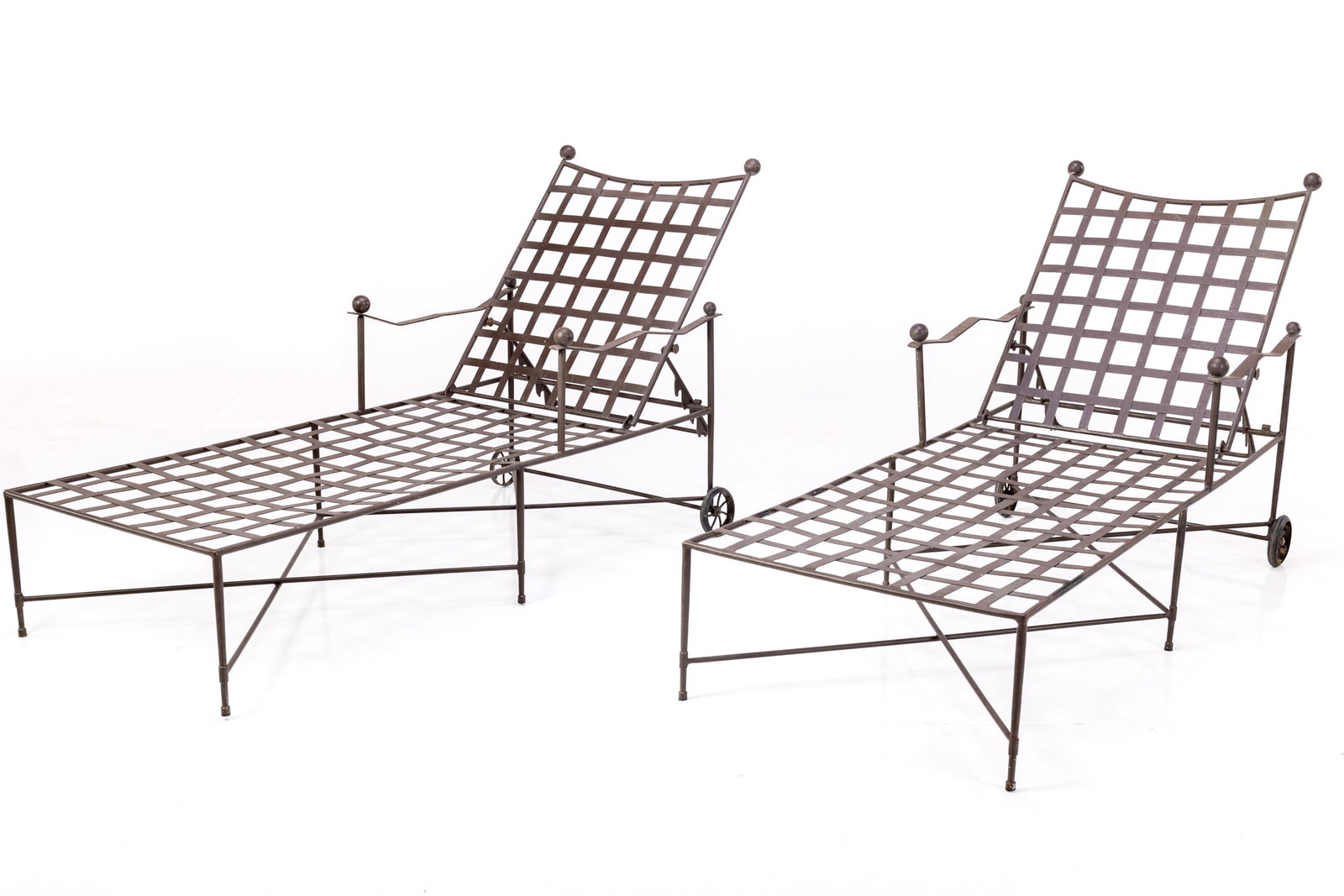 Mario Papperzini, 'Amalfi' Chaise Lounges (2): MARIO PAPPERZINI Pair of chaise lounges, 1980s Painted iron. Manufactured by Brown Jordan, USA. Each: 47.5" H x 30" W x 86.5" D Seat height: 14"
