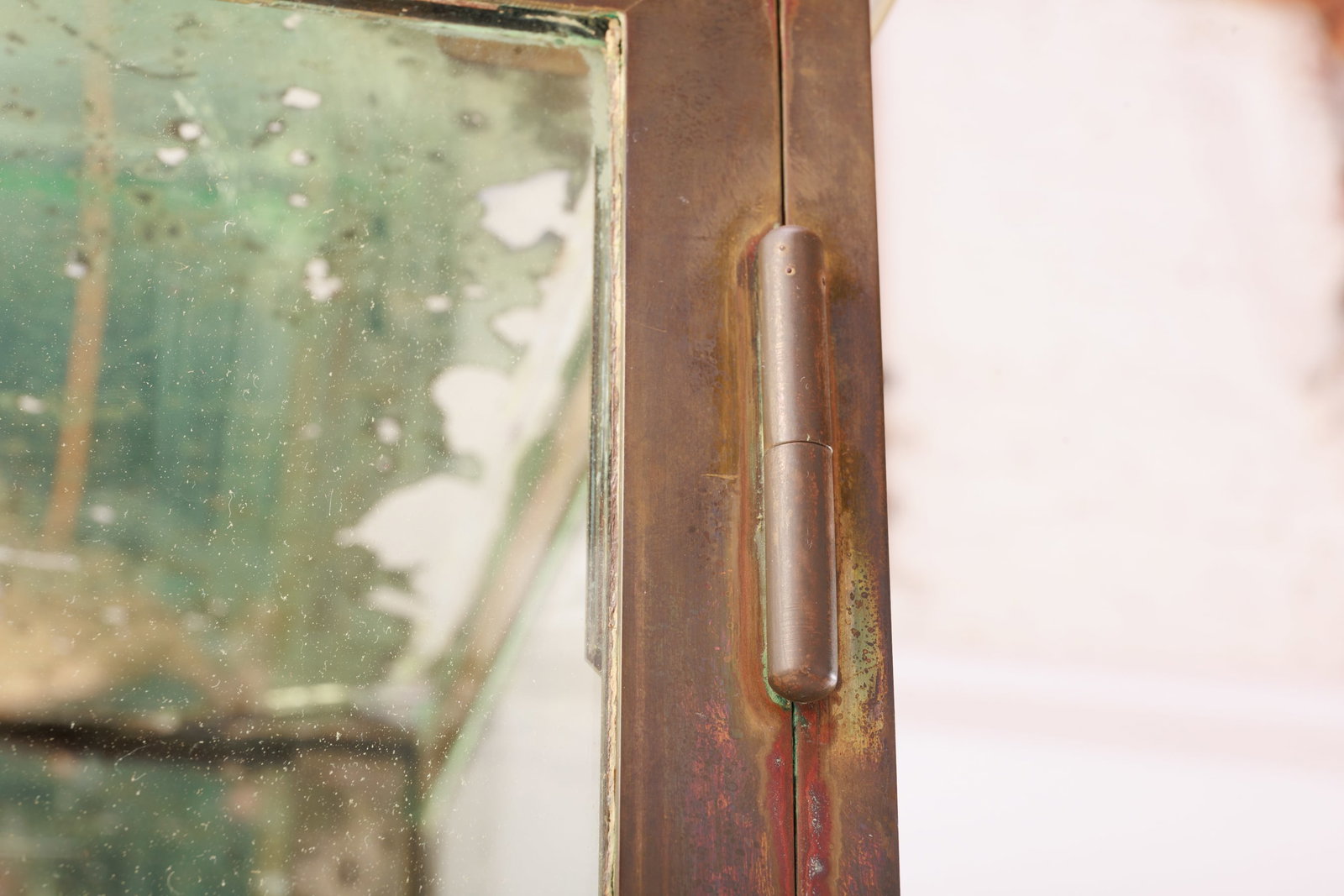American, Bronze Vitrine - 3