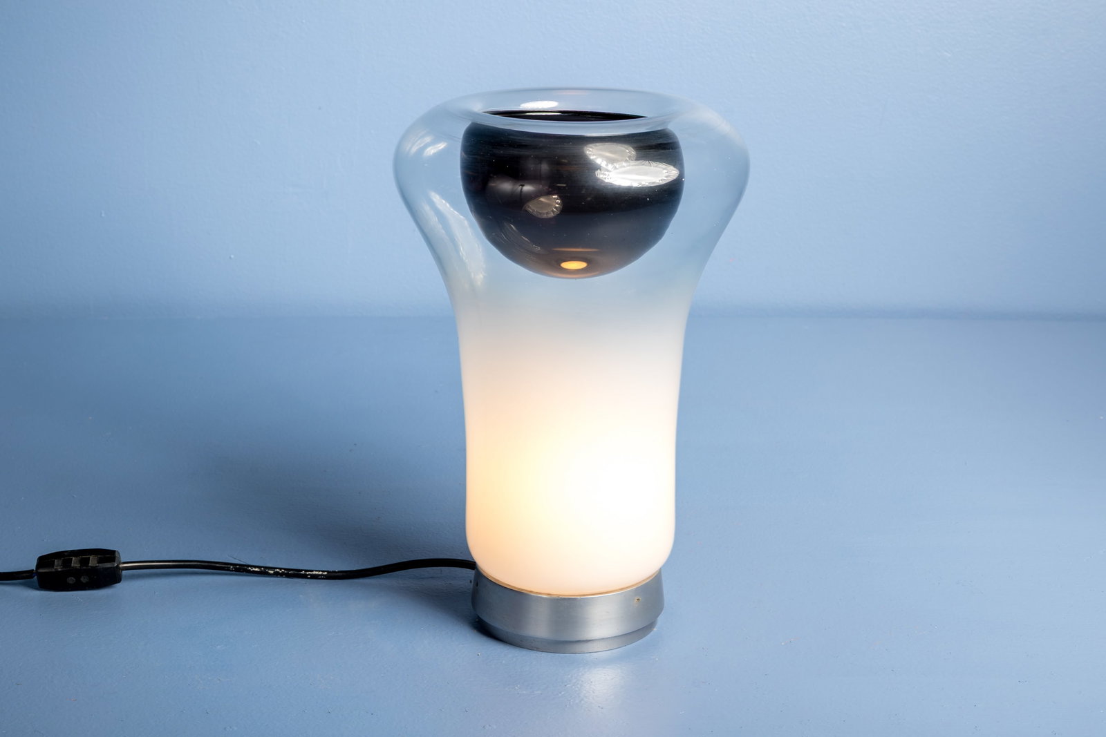 Angelo Mangiarotti, Early 'Lesbo' Table Lamp: ANGELO MANGIAROTTI 'Lesbo' table lamp, ca. 1966 Opaque glass, aluminum. Manufactured by Artemide, Italy. 13" H x 8" Diameter 