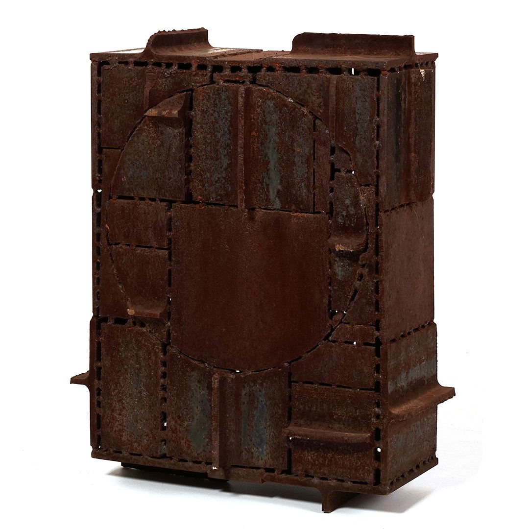 Abstract iron sculpture (1 of 1)