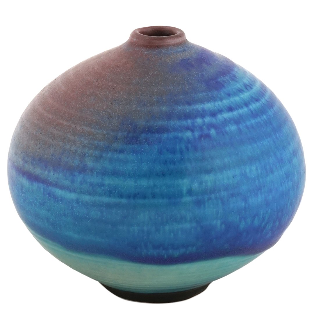 Blue vase by Vivika and Otto Heino: Blue stoneware vase by Vivika and Otto Heino 1992. Proceeds from this sale benefit the California Museum of Design. 4" x 4.5".
