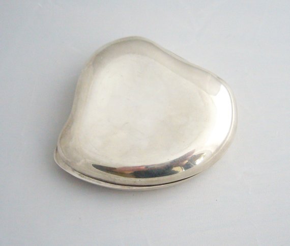 Elsa Peretti sterling silver compact (1 of 4)
