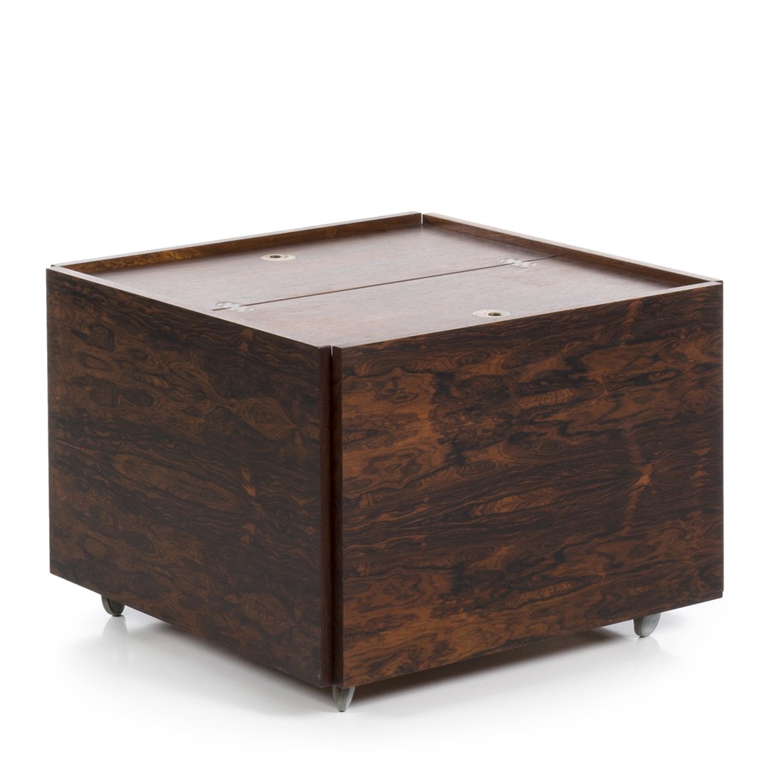 Verner Panton rosewood Studio Line dry bar: Studio Line rolling rosewood dry bar with removeable interior tray, brass pulls and brass wheels by Verner Panton for France and Sons, Denmark 1961. 18.5" H x 27" W x 27" W.