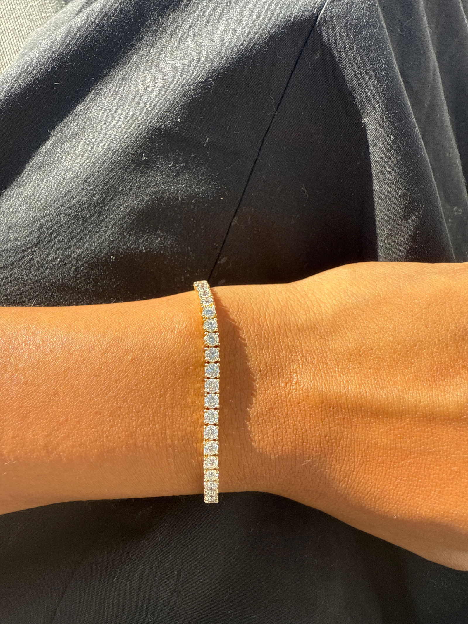 7 Carat Round Diamond tennis Bracelet in 14k Yellow Gold: 14k White Gold 7 Carat Diamond tennis Bracelet/Length of the Bracelet: 7 Inches/Total Diamond Weight: 7 Carat in a 7 inch bracelet/Solid 14K Yellow Gold and Conflict free Lab grown Diamonds/Diamond Qu