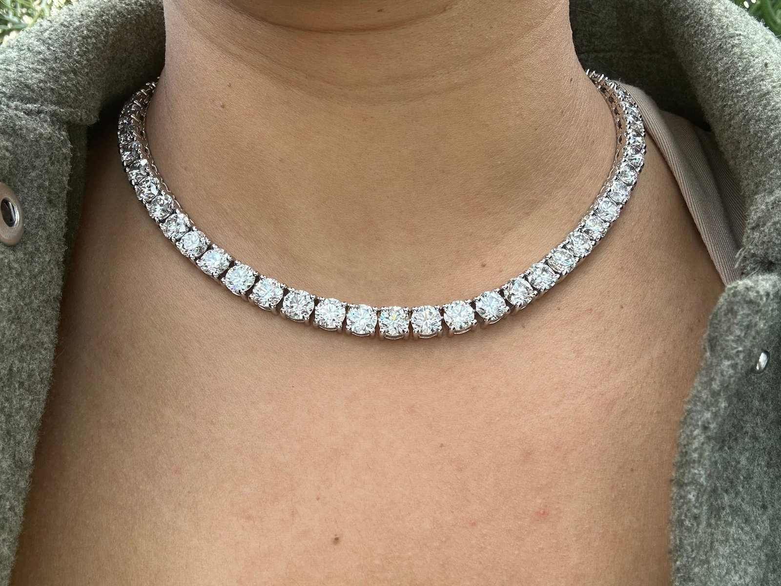 50 Carat Round Diamond tennis necklace in 14k White Gold: 14k White Gold Round Diamond Tennis Necklace /Length of the Necklace : 18 Inches/Total Diamond Weight : 50Carat in a 18 Inch Necklace/Solid 14k White Gold & Conflict - Free Lab Grown Diamond/Diamond Q
