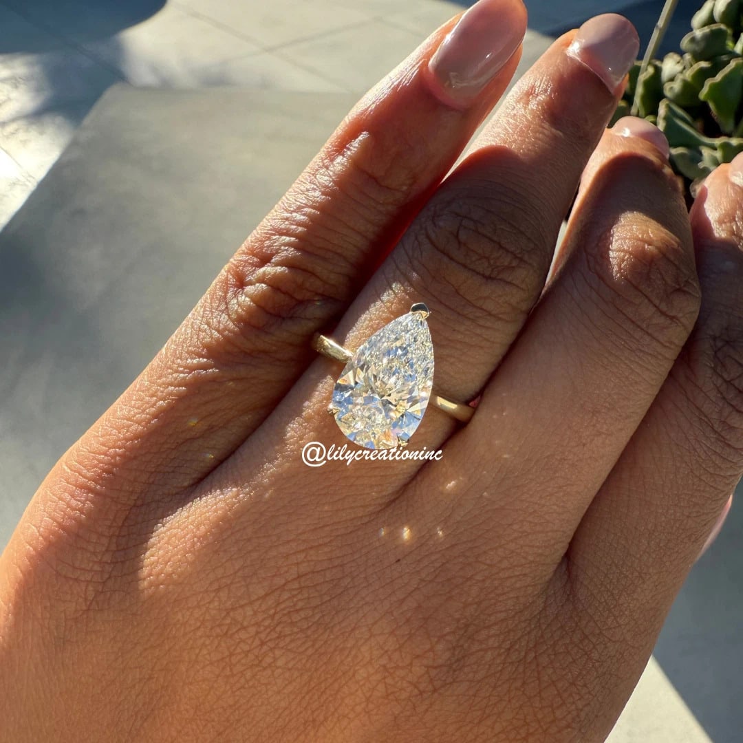 3 Prong 7 Carat Pear Cut Diamond Engagement Ring w/ Hidden Halo in 14k Yellow Gold: 14k Yellow Gold 3 Pronf Pear Cut W /Hideen Halo Diamond Engagement Ring /Total Diamond Weight: 7 Carat Solid 14k Yellow Gold & Conflict - Free Lab Grown Diamond/Diamond Quality : E in Color & VVS-VS i