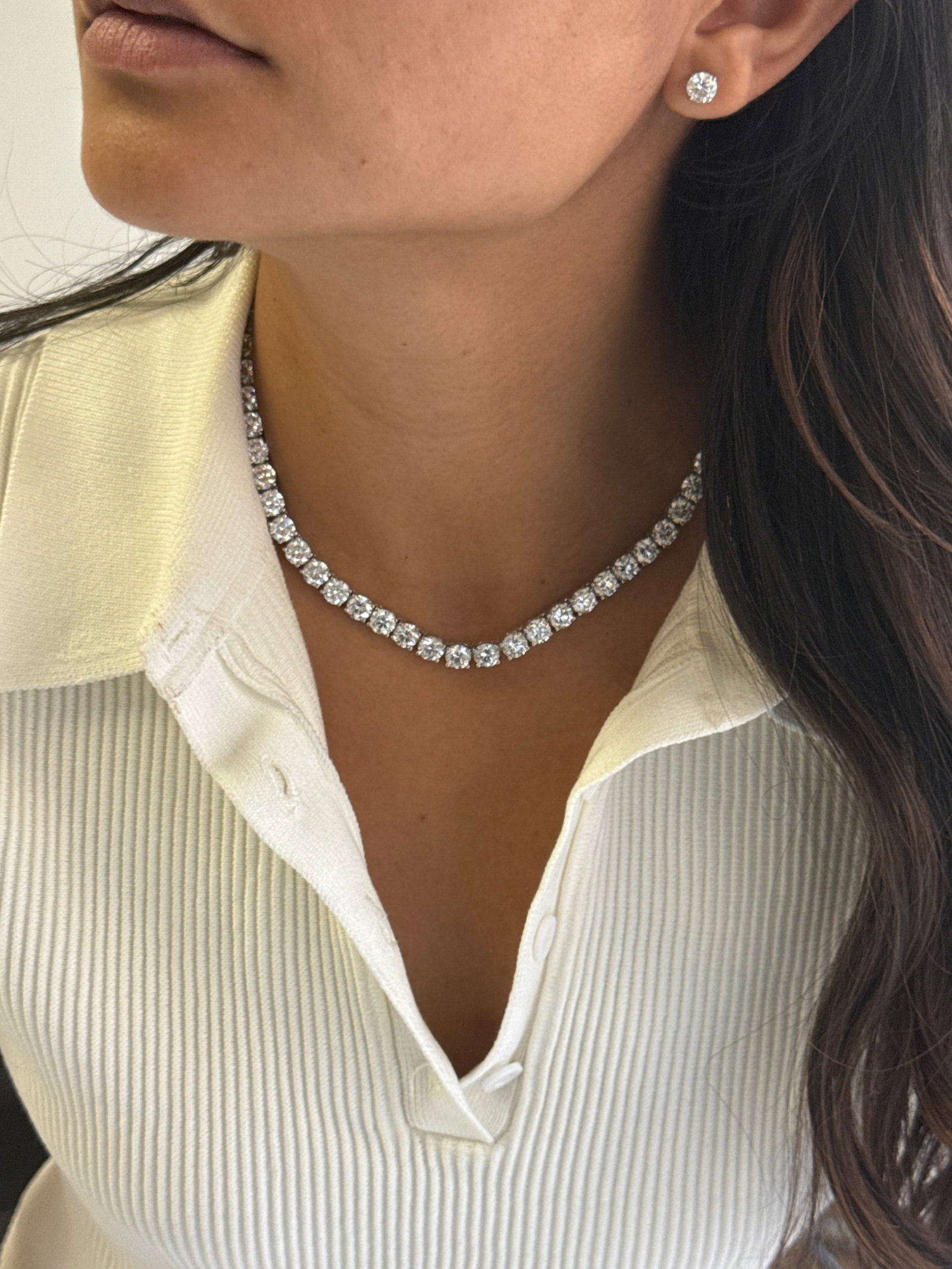 60 Carat Round Diamond tennis necklace in 14k White Gold: 14k White Gold Round Diamond Tennis Necklace/Length of the Necklace : 18 Inches/Total Diamond Weight : 60 Carat in a 18 Inch Necklace/Solid 14k White Gold & Conflict - Free Lab Grown Diamond/Diamond Q