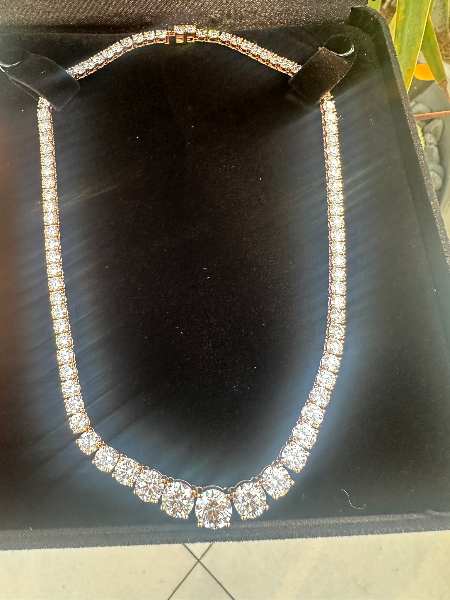 40 Carat Round Graduated Diamond tennis necklace in 14k Rose Gold: 14k Rose Gold Round Graduated Diamond Tennis Necklace /Length of the Necklace : 18 inchesTotal Diamond Weight : 38 Carat in a 18 Inch Necklace/ Center Stone Size / 3 CaratSolid 14k Rose Gold & Conflic