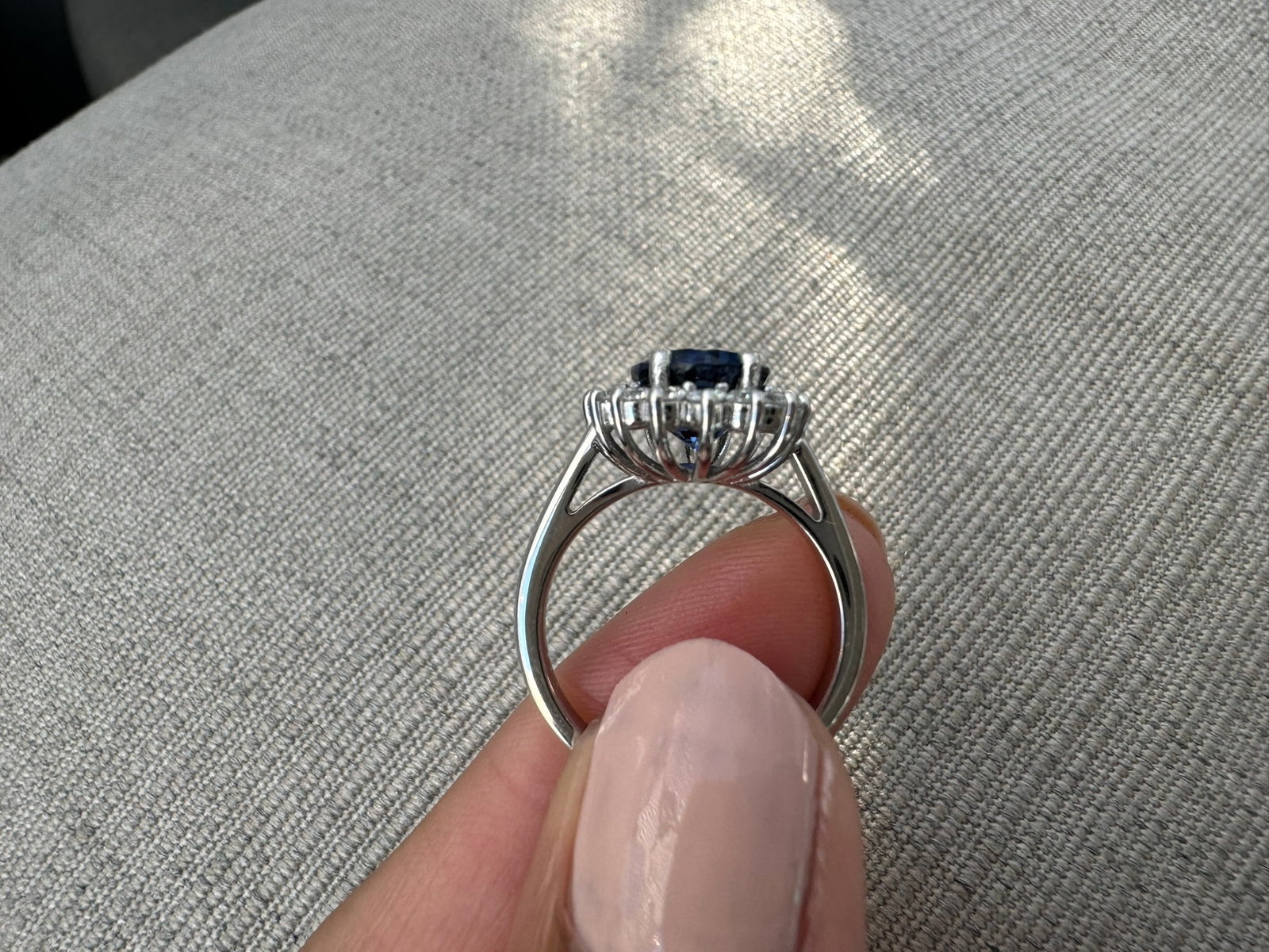 3 Carat Oval Sapphire & Diamond Engagement Ring in 14k White Gold: 14k White Gold Oval Sapphire & Diamond Engagemant Ring /Total Diamond Weight: 3 Carat Solid 14k White Gold & Conflict - Free Lab Grown Diamond/Lab Grown SapphaireDiamond Quality : Vivid Blue in Color 