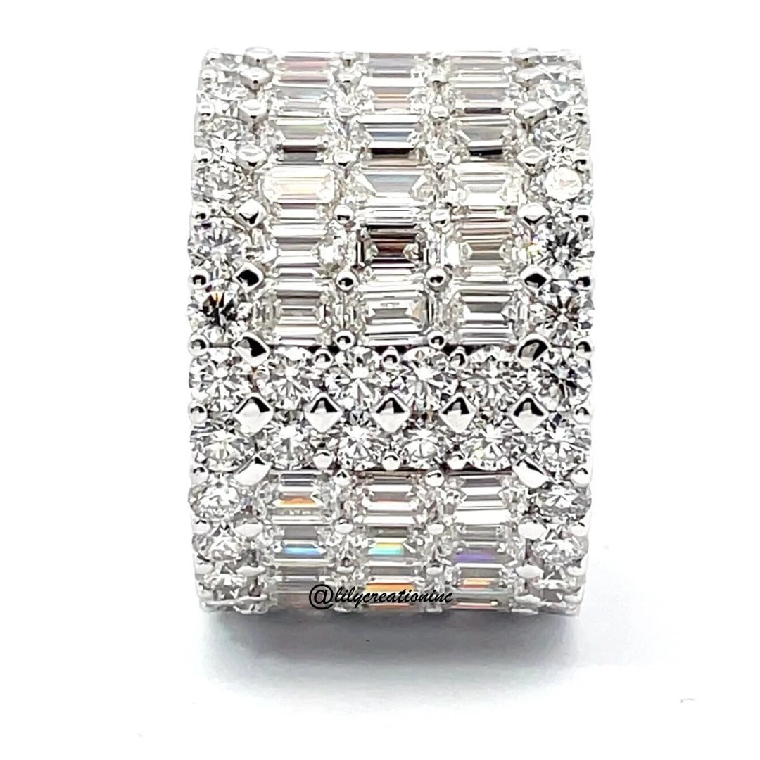 21.49 Carat 18mm Emerald & Round Cigar Diamond Eternity Band in 14k White Gold: 14k White Gold Emerald & Round Cigar Diamond Eternity Band /Total Diamond Weight: 21.49 Carat Solid 14k White Gold & Conflict - Free Lab Grown Diamond/Diamond Quality : E in Color & VVS-VS in Clarity/