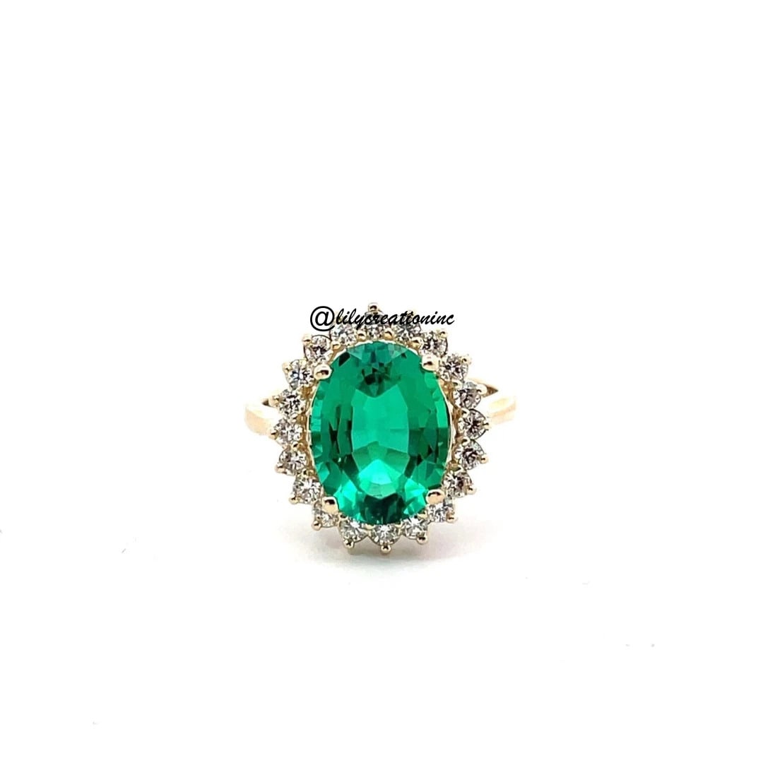 3 Carat Oval & Emerald Diamond Engagement Ring in 14k Yellow Gold: 14k Yellow Gold Oval & Emerald Diamond Engagement Ring /Total Diamond Weight: 3 Carat Solid 14k Yellow Gold & Conflict - Free Lab Grown Diamond/Diamond Quality : E in Color & VVS-VS in Clarity/Certifi