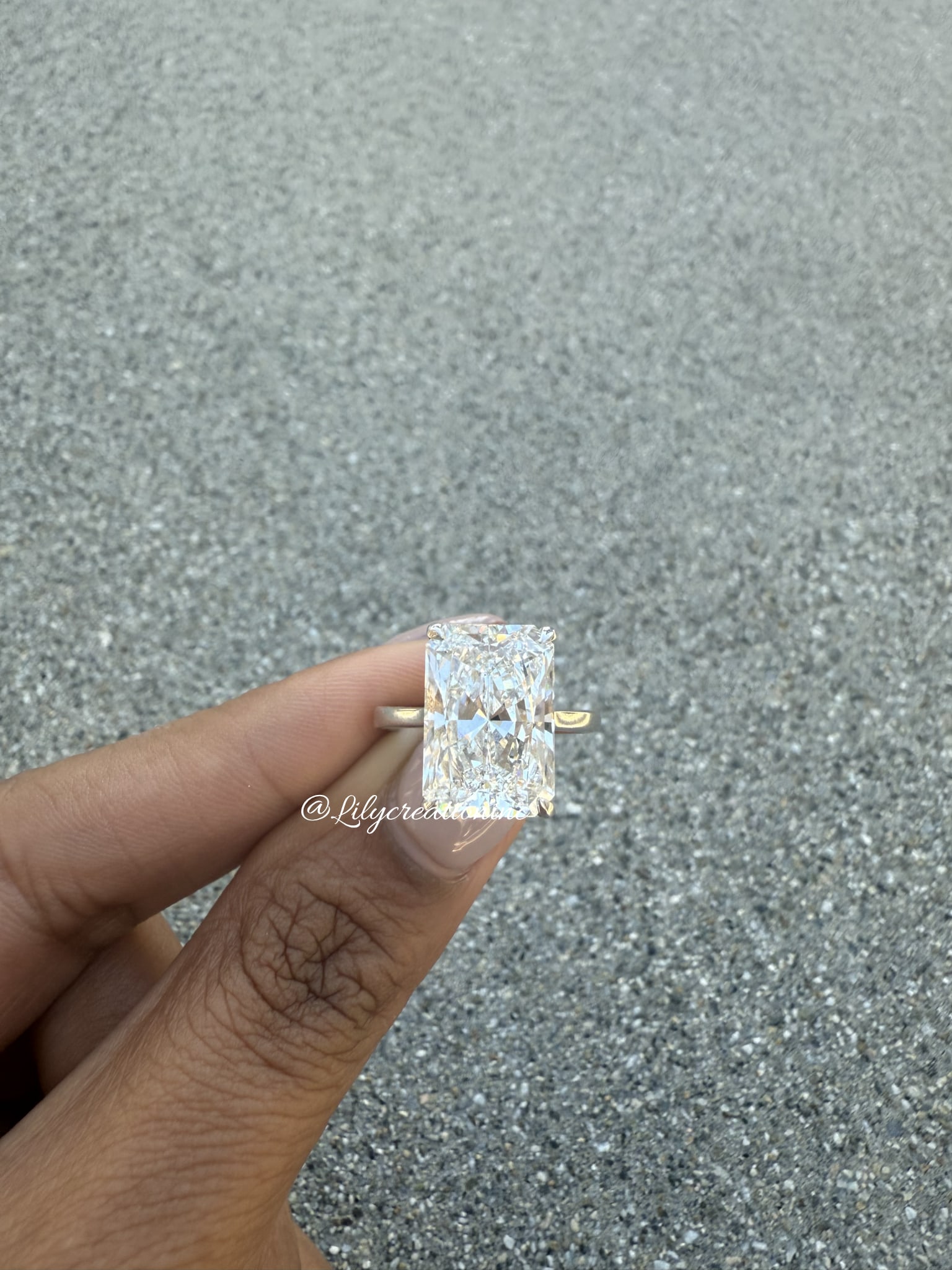 7 Carat Radiant with halo Diamond Engagement Ring in 14k White Gold: 14k White Gold Radiant with halo Diamond Engagemant Ring /Total Diamond Weight: 7 Carat Solid 14k White Gold & Conflict - Free Lab Grown Diamond/Diamond Quality : E in Color & VVS-VS in Clarity/Certif