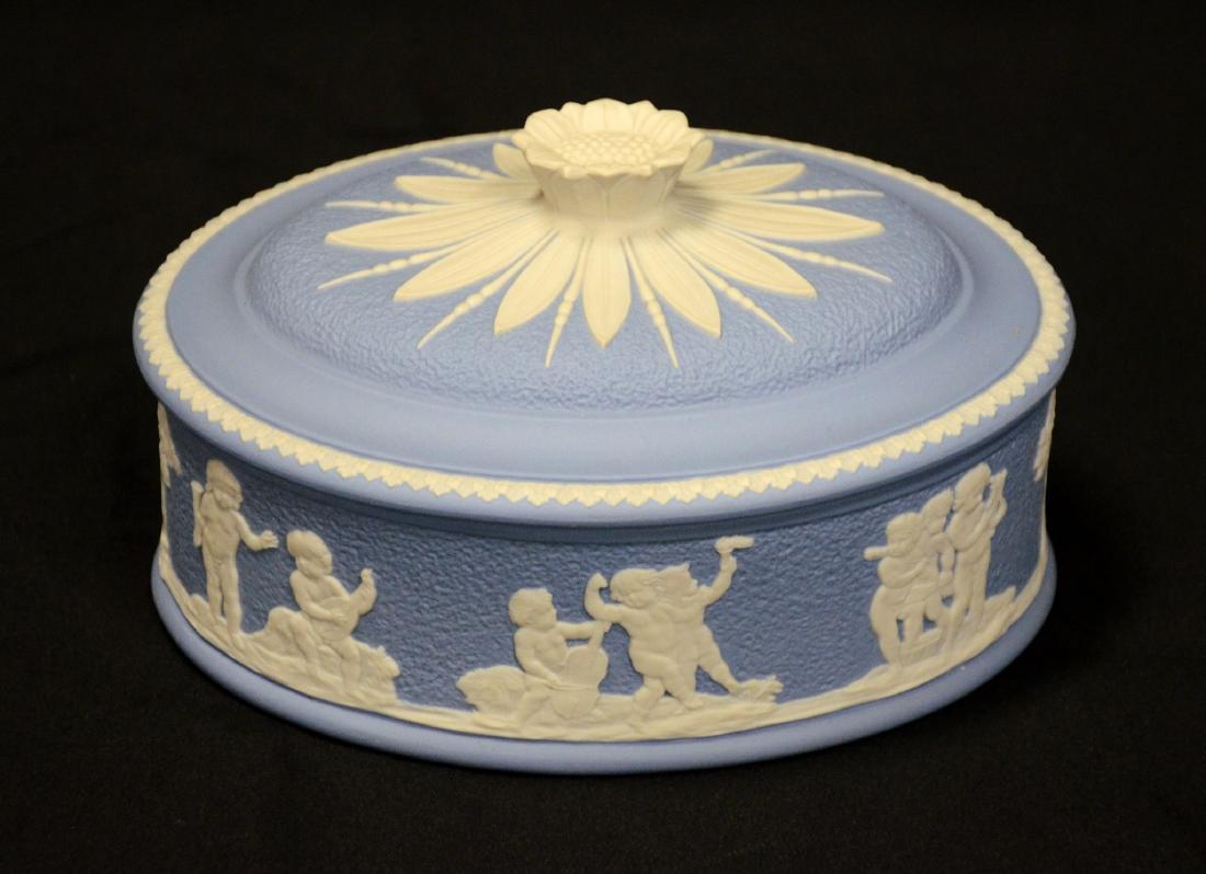 Wedgwood blue & white Jasper ladies paint box, complete (1 of 7)