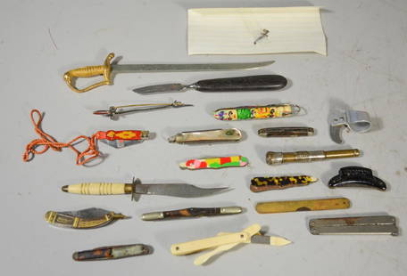 20 Mostly miniature knives, totem, tortoise, mother of: 20 Mostly miniature knives, totem, tortoise, mother of pearl, Lundstrom hat knife, longest 7-1/2"